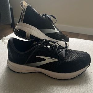 Women’s Brooks Revel 4 Running Shoe size 10
